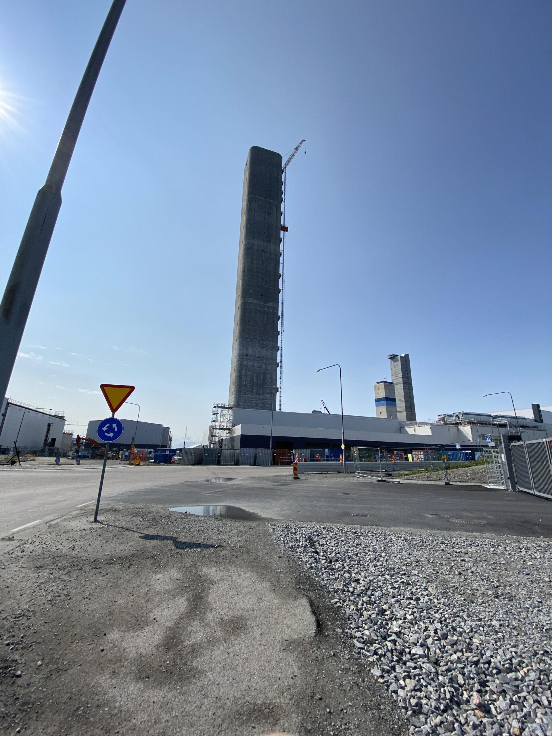 Enersense asentaa 2,8 kilometriä jäähdytysputkistoja merikaapelin valmistustorniin Ruotsissa